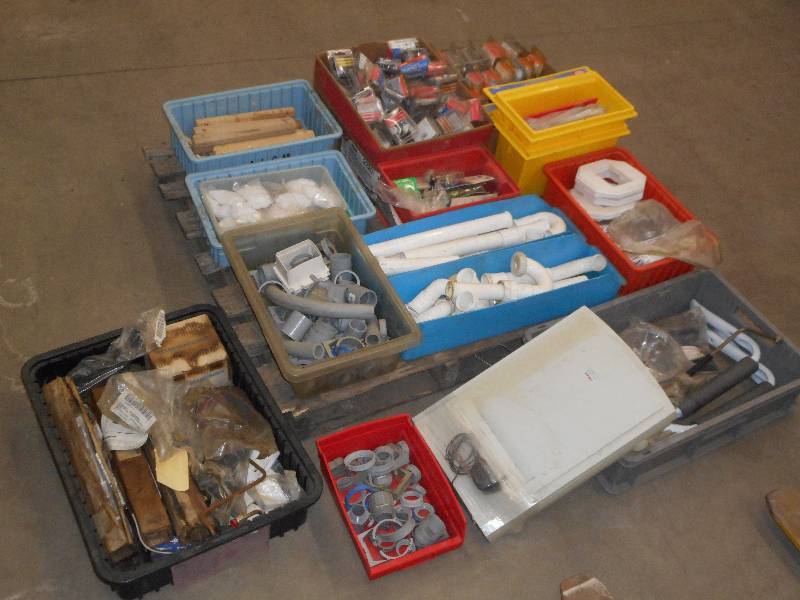 lot 78 image: Pallet Of Assorted Suized Plastic P...