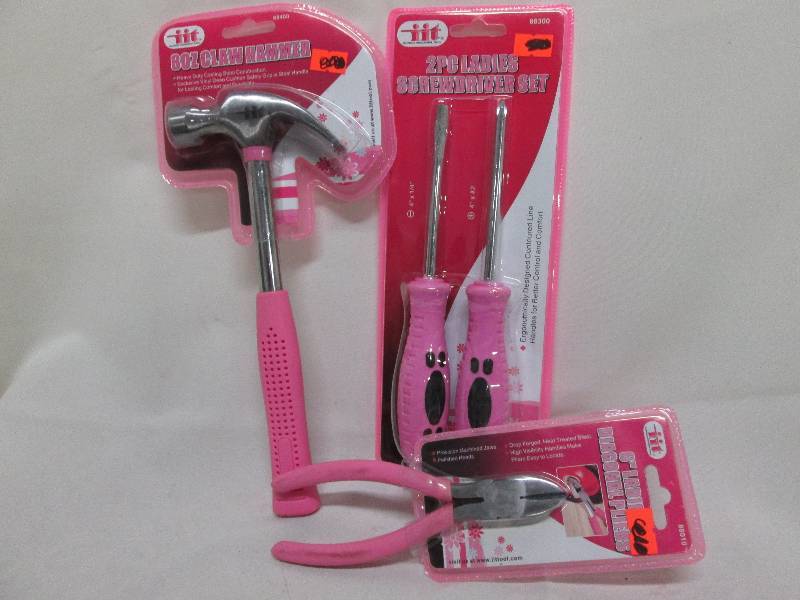 Ladies pink tools hammer, screwdri...