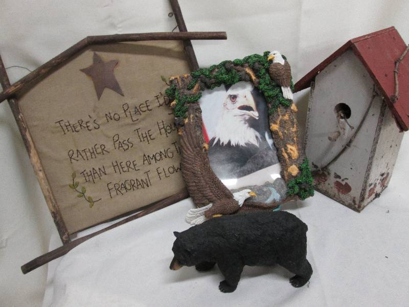 Lot of 4 dcor pieces bear figuri...