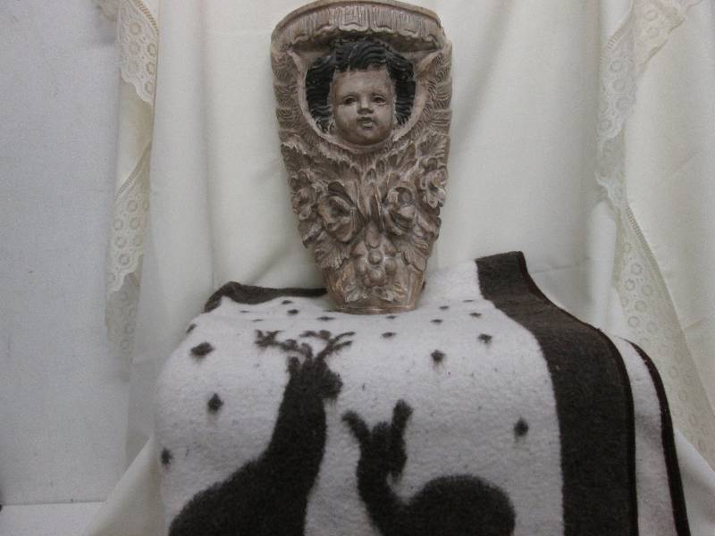 Deer throwblanket, Dcor piece...