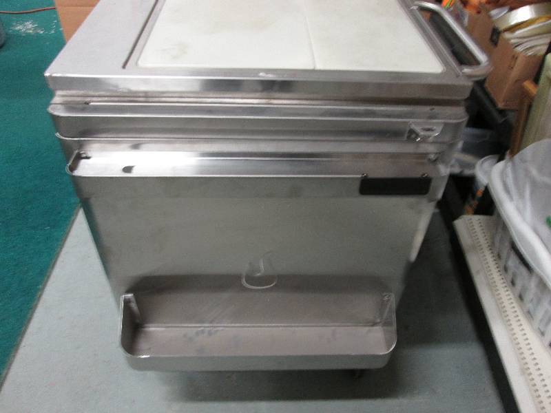Portable outdoor sink with cutting ...
