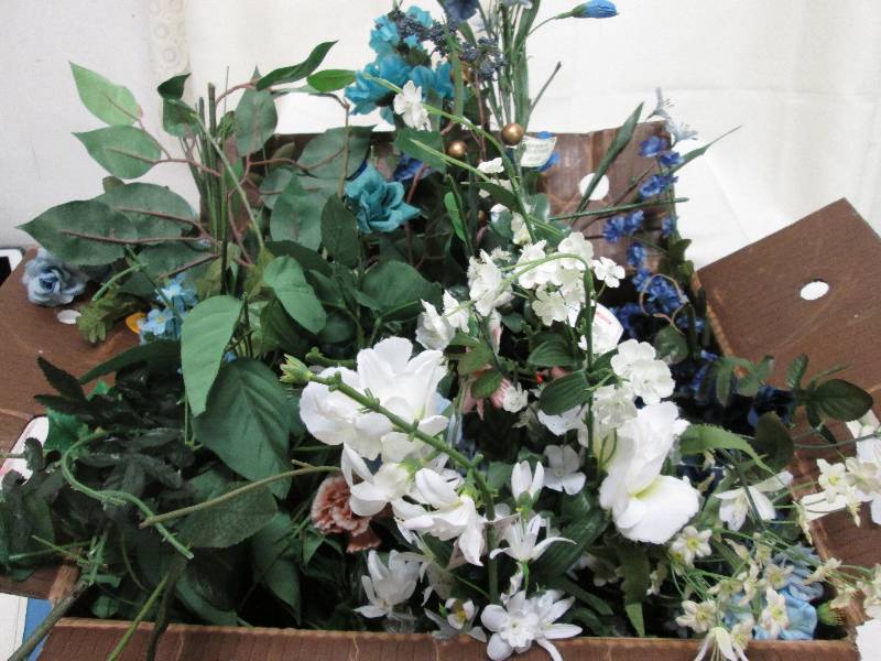 Large lot of artificial flowers & g...