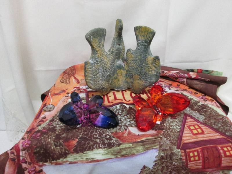 2 large garden banners, pottery fis...