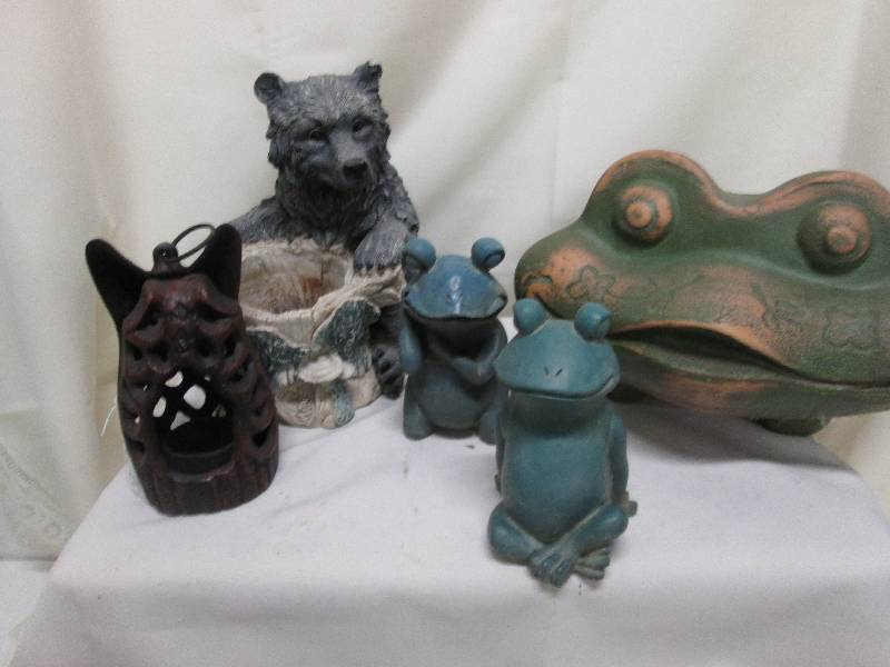 Frog planter, Bear planter, 2 garde...