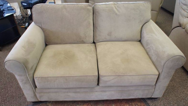 lot 4 image: Johnathan Louis Plush Tan Loveseat
