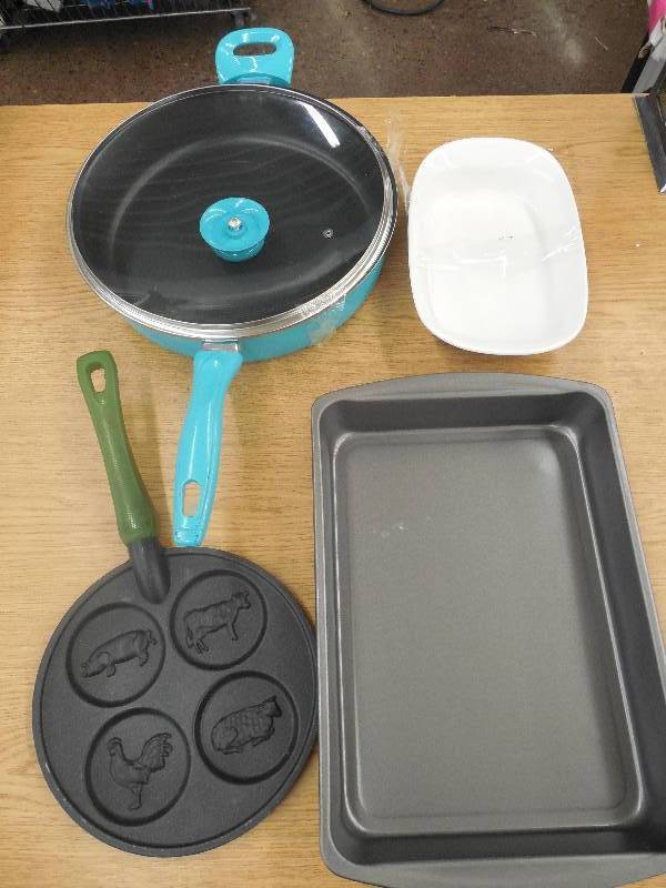 Cookware Set  Lot