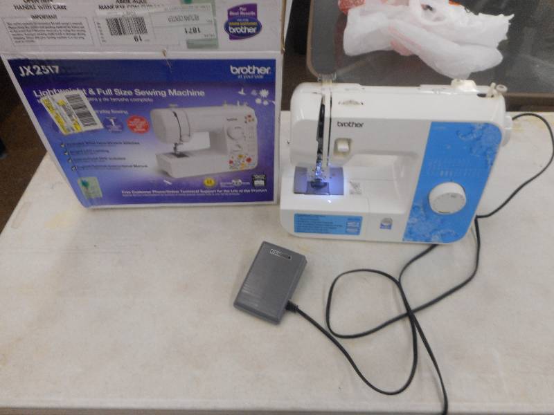 Brother 17 Stitch Sewing Machine, JX2517