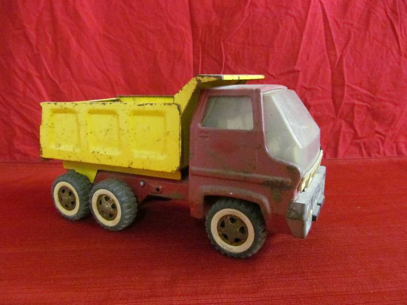lot 10 image: Tonka gas turbine dump truck