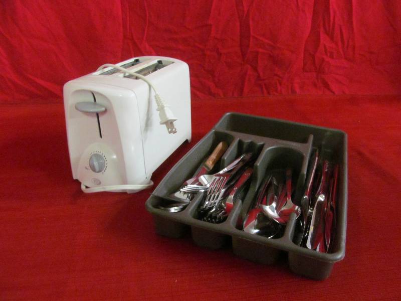 lot 14 image: toaster