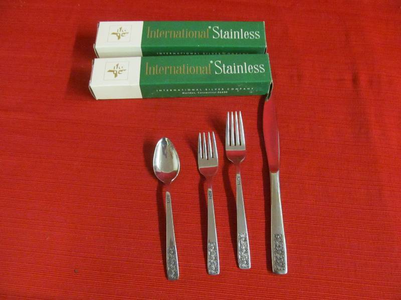 lot 17 image: silverware
