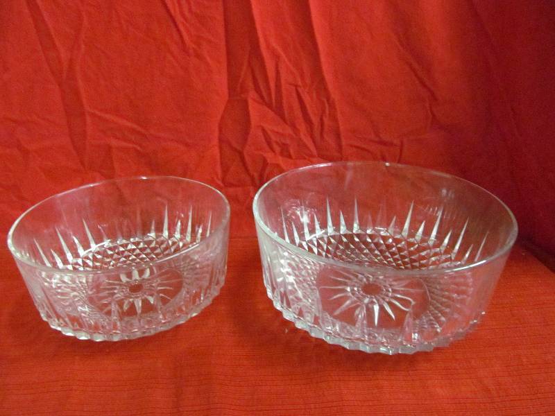 lot 23 image: serving bowls