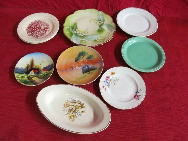 lot 30 image: vintage saucers