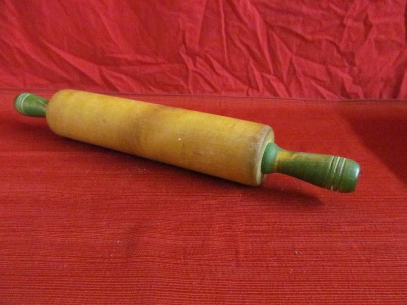 lot 33 image: vintage rolling pin