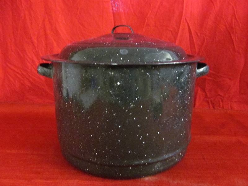 lot 39 image: canner
