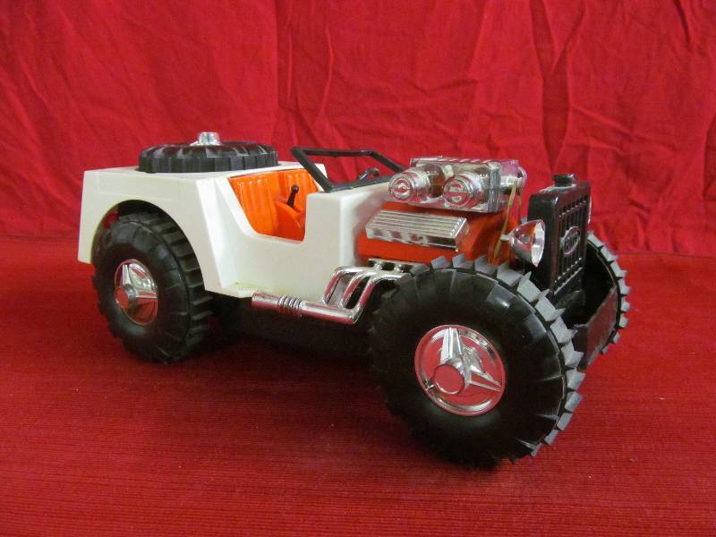 lot 47 image: toy jeep