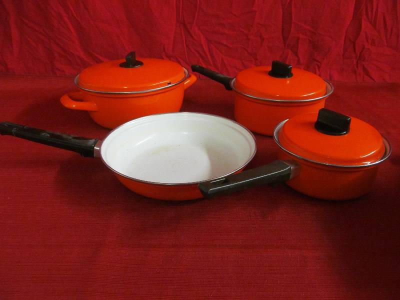 lot 61 image: pans