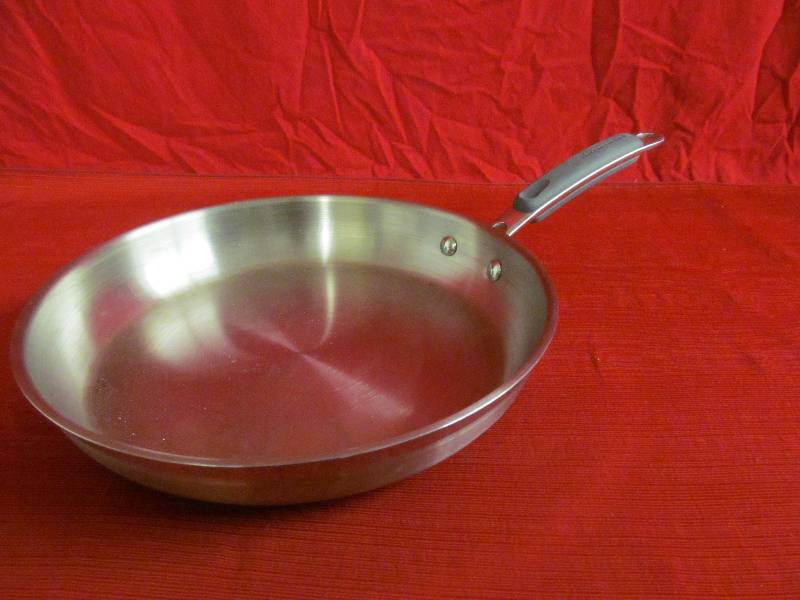 lot 68 image: Kitchen aide  fry pan