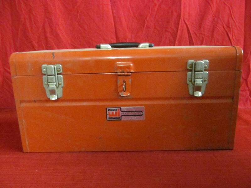 lot 74 image: Waterloo Industries tool box