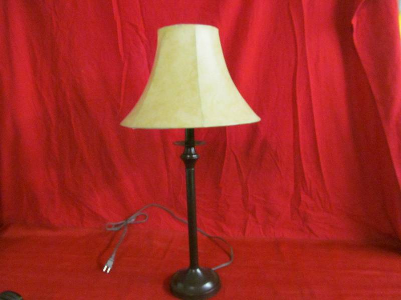 lot 80 image: lamp