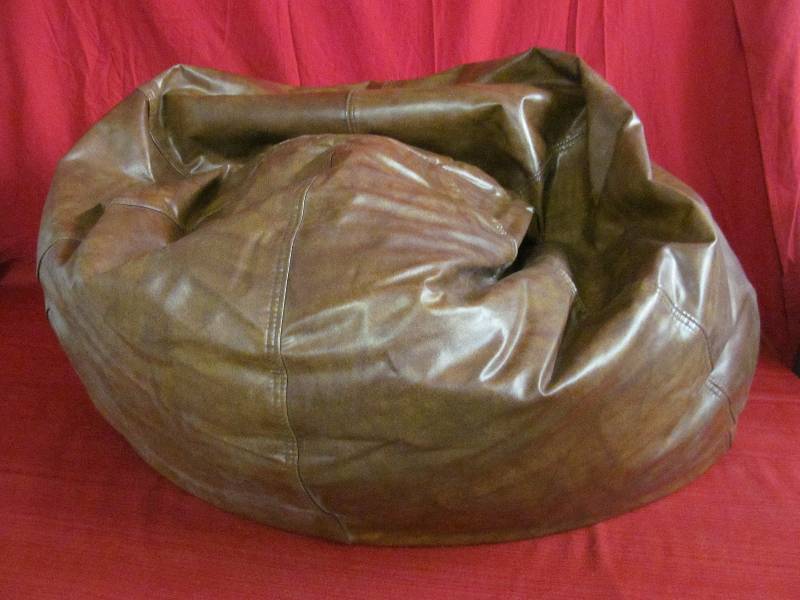 lot 83 image: bean bag chair
