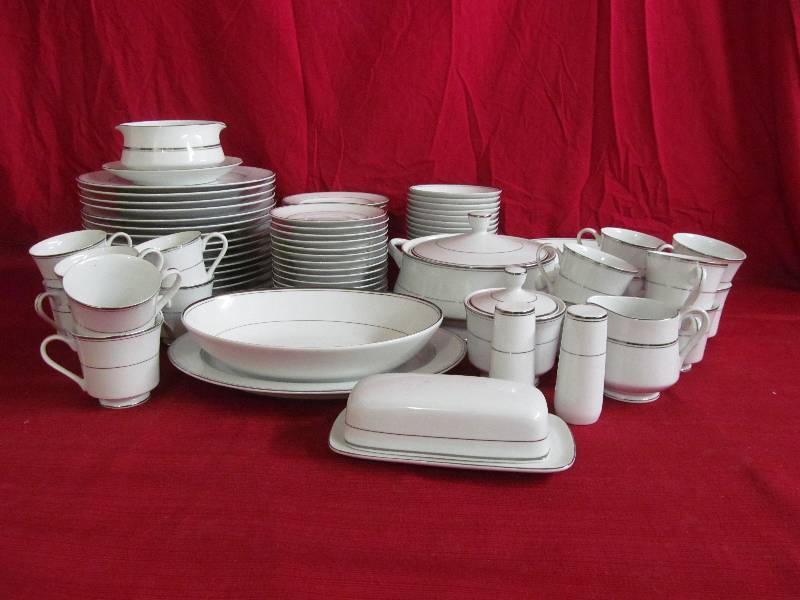 lot 98 image: china