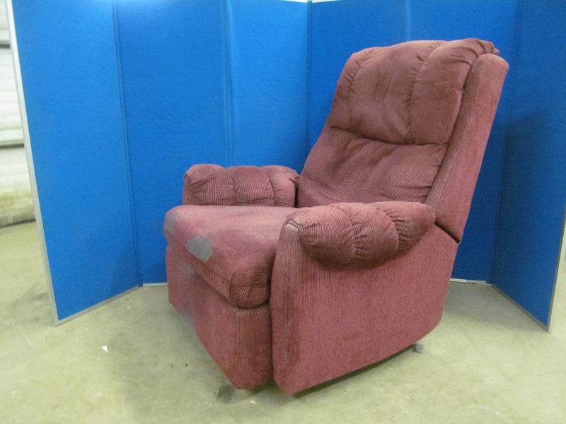 lot 100 image: recliner