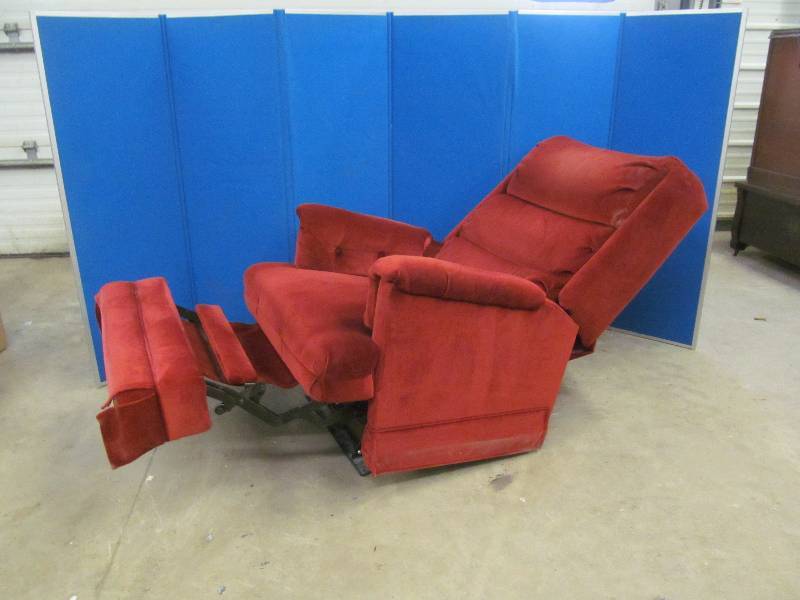 lot 101 image: recliner