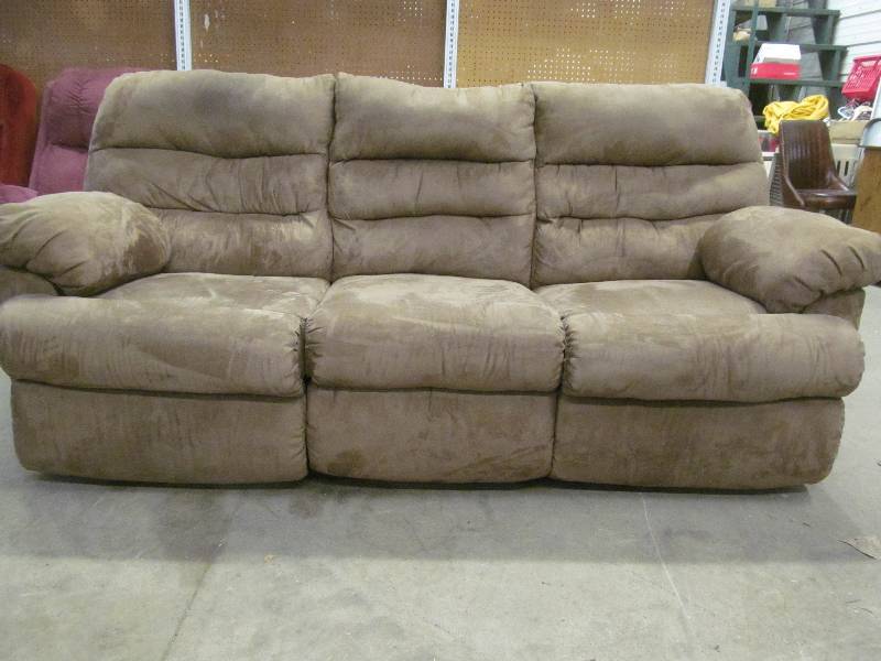 lot 102 image: sofa
