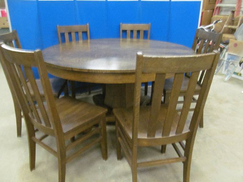 lot 105 image: vintage table