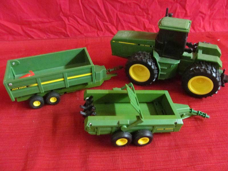 lot 151 image: John Deere tractor