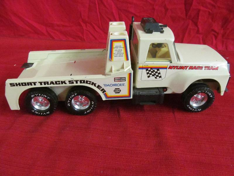 lot 152 image: Nylint truck