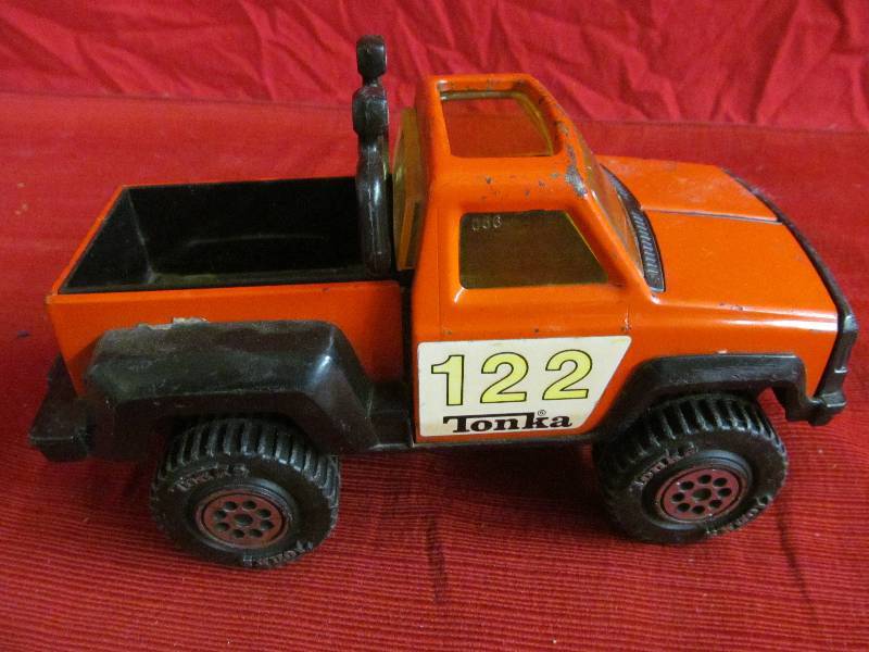 lot 154 image: Tonka truck