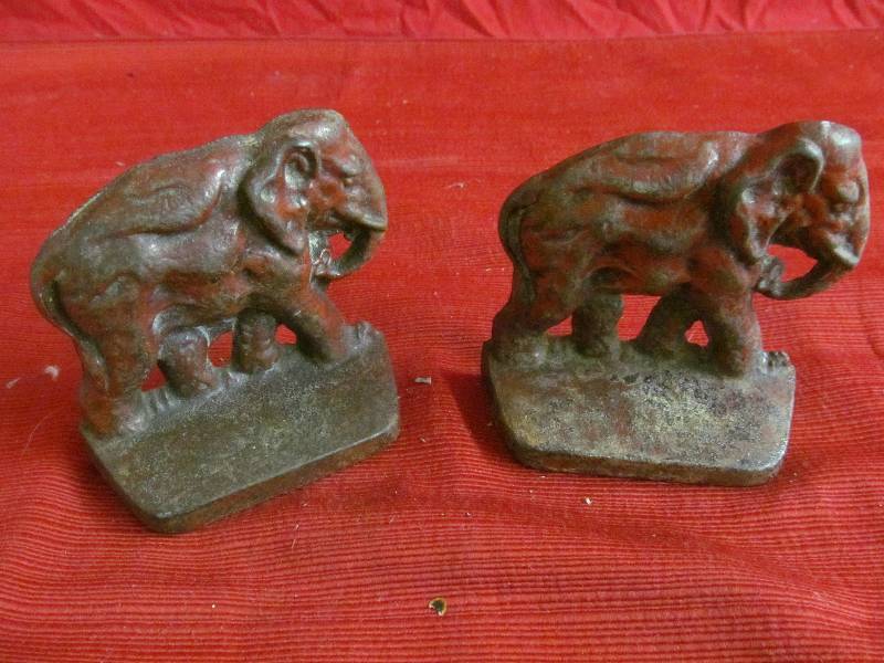 lot 175 image: cast iron elephants