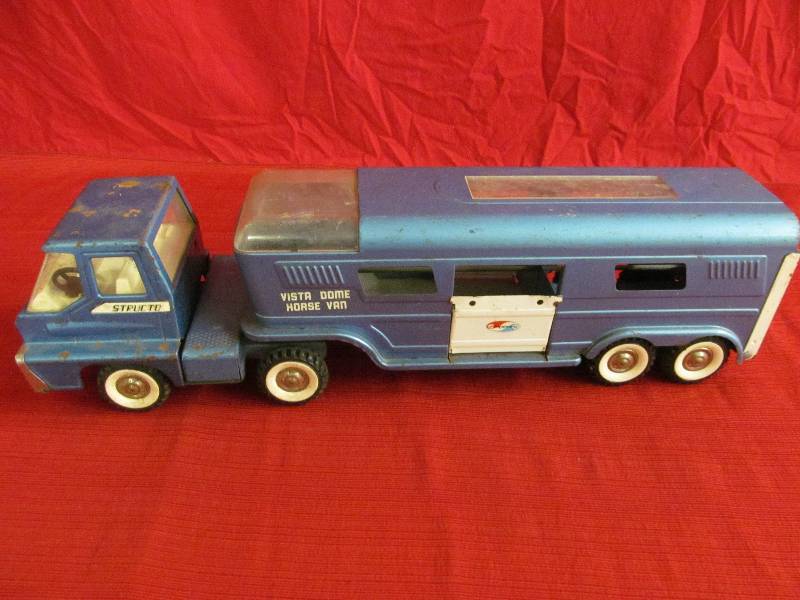 lot 176 image: Structo horse van