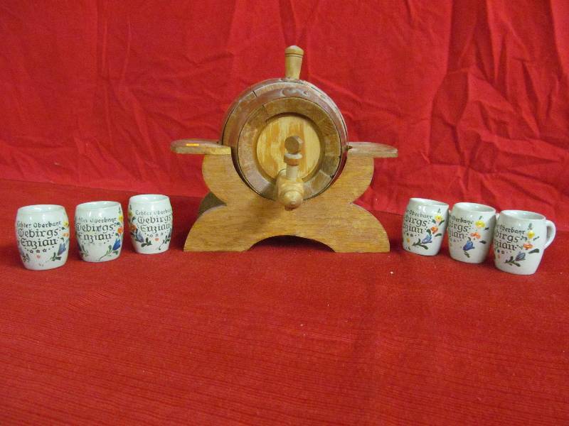 lot 19 image: knickknack
