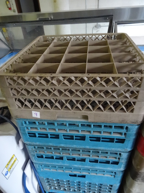 lot 9 image: 7 Dishwasher Racks