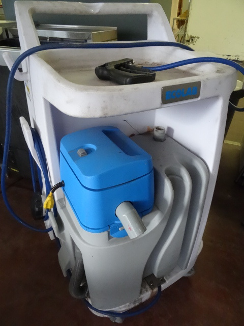 lot 10 image: Ecolab Model Cleaning Caddy