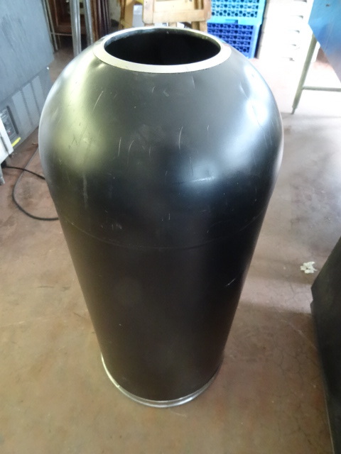 lot 18 image: Garbage Can with Insert