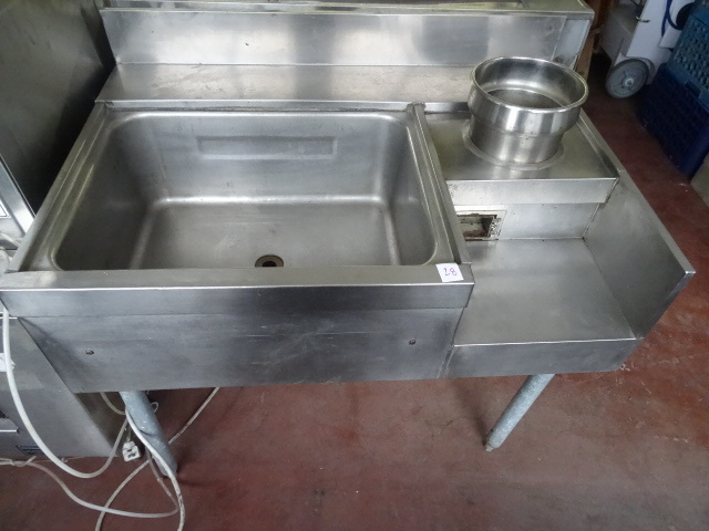 lot 28 image: Ice Bin with Mixer Insert 35 X 23 X 34
