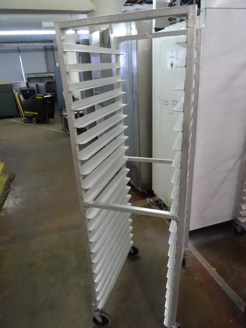 lot 53 image: Aluminum Tray Cart 18 Wide Trays