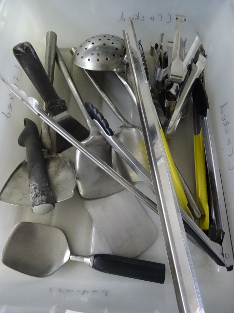 lot 60 image: Misc Kitchen Utensils
