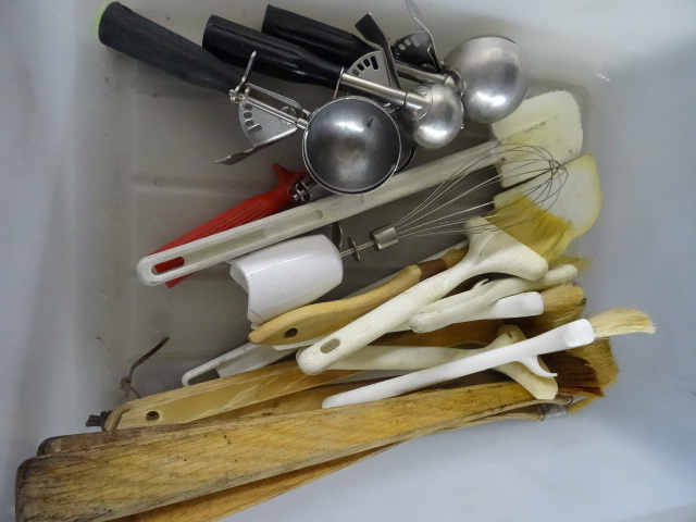 lot 62 image: Pastry Brushes , Ice Cream Scoops