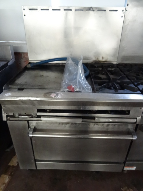 lot 70 image: Natural Gas Oven 2 Burner Stove
