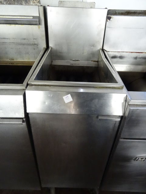 lot 81 image: Natural Gas Deep Fryer Model