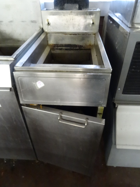 lot 84 image: Frymaster Model GF14SD Natural Gas