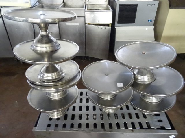 lot 89 image: 9 Cake Pedestals