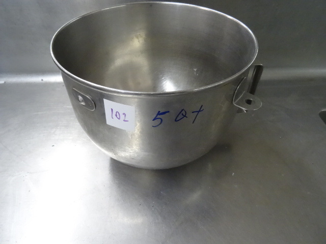 lot 102 image: 5 Qt. Mixer Bowl