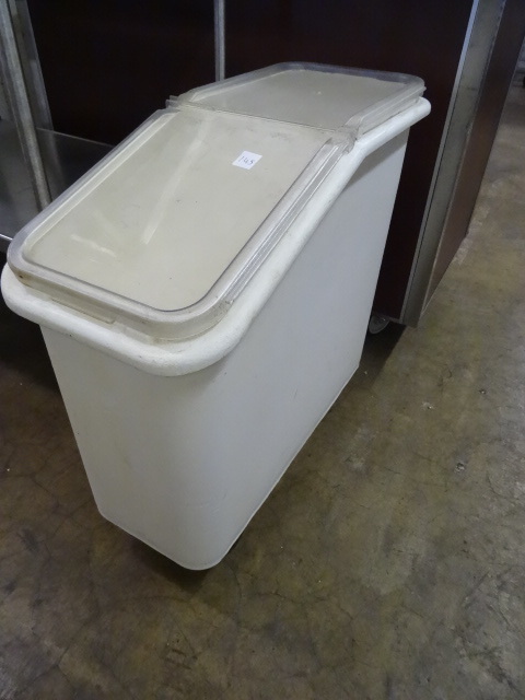 lot 145 image: Rubbermaid Dry Ingredient Bin