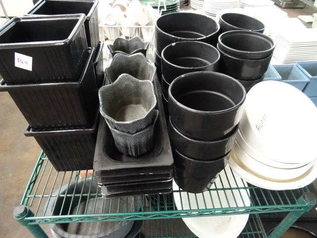 lot 149 image: Aluminum Coated Containers for Salad