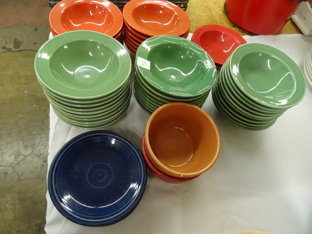 lot 156 image: Misc Colored Bowls, Syracuse Brand